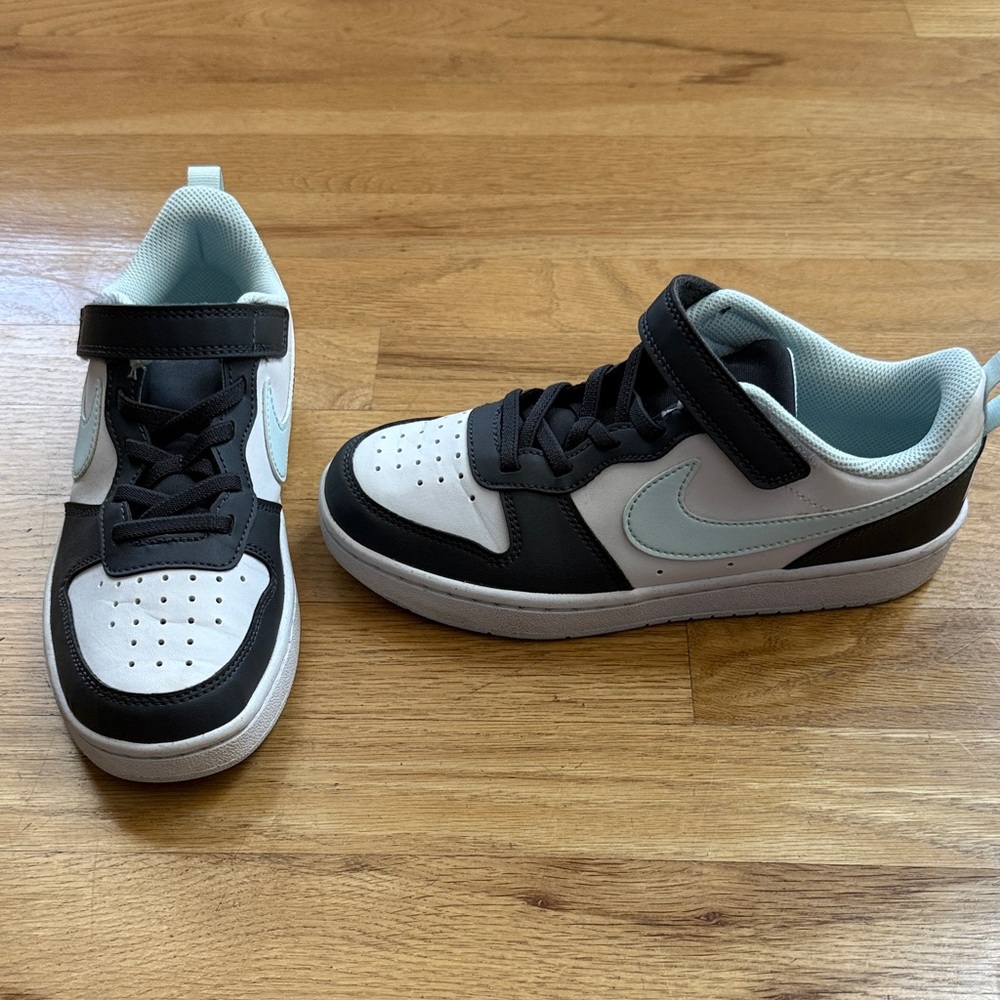 Nike Kids Black, White & Light Blue Low-Top Sneakers